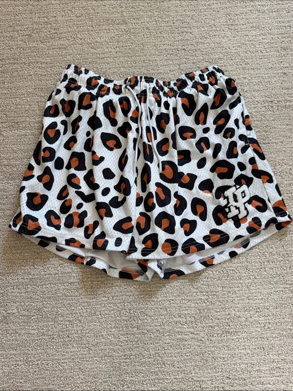 Inaka Power White Leopard-Print Athletic Shorts size XX large